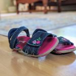 hot to keep toddler shoes on